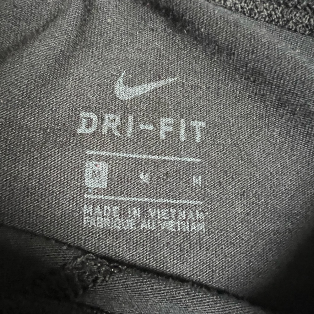 Girls Dri-Fit Nike tee - Picture 3 of 4